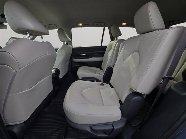 Certified 2025 Toyota Grand Highlander AWD image 12