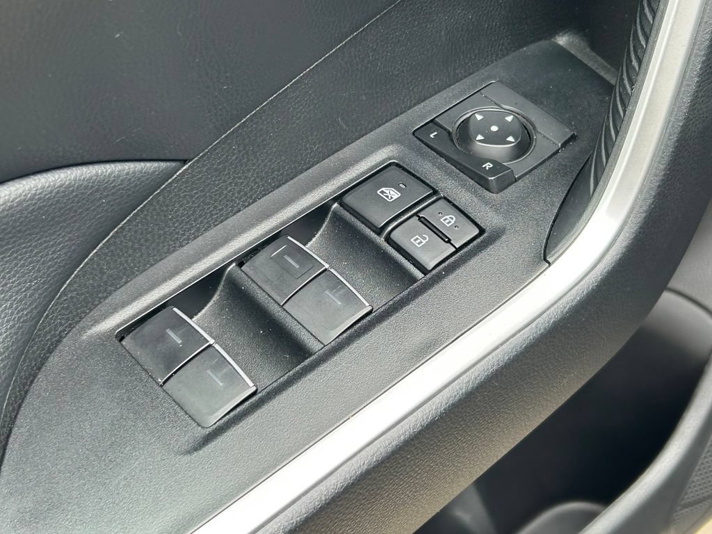 Used 2025 Toyota RAV4 XLE FWD image 22
