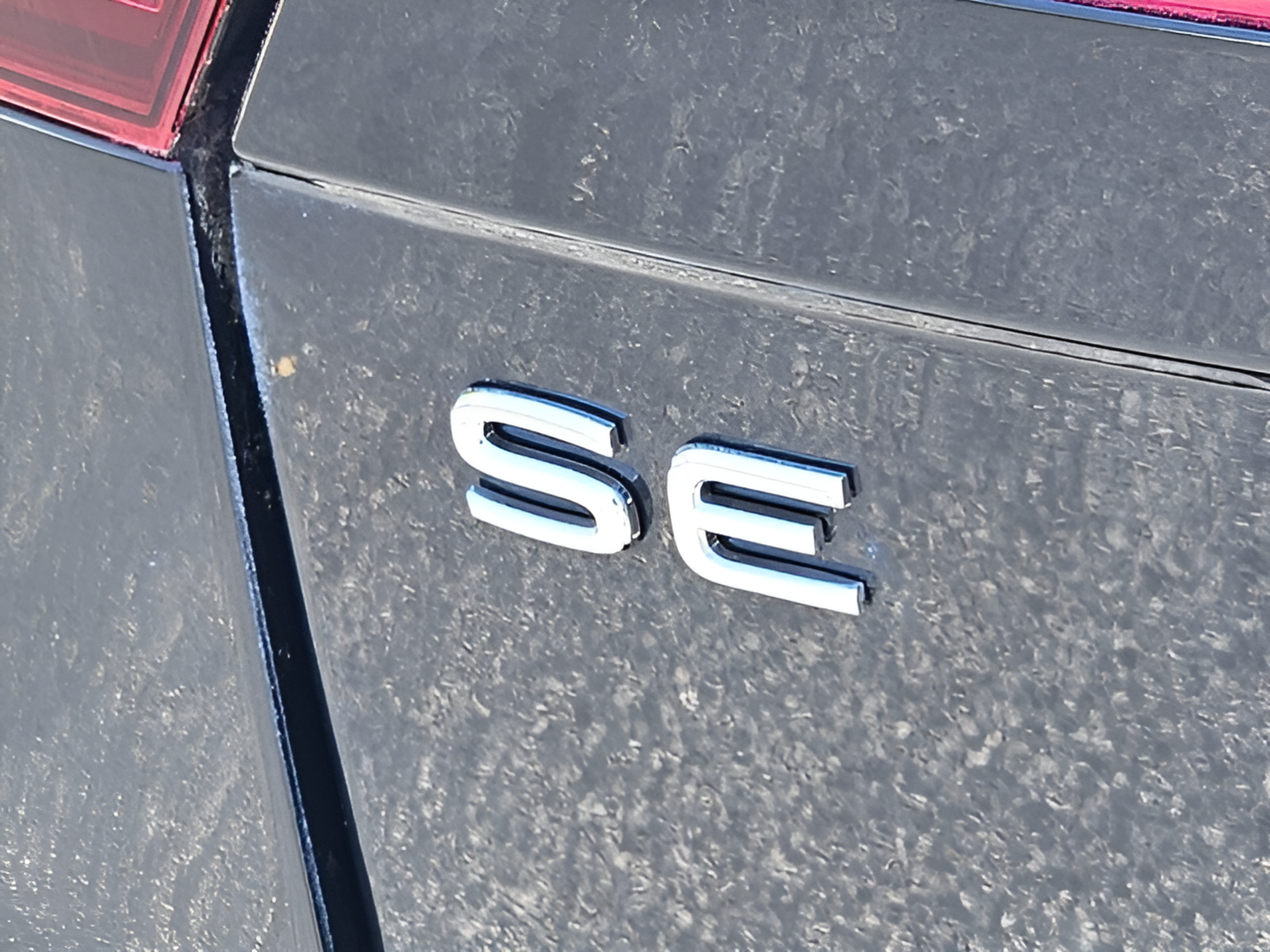 Certified 2024 Volkswagen Tiguan SE R-Line FWD image 33