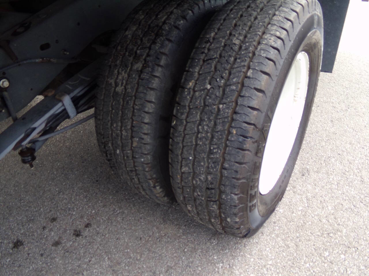 Used 2017 Ford E-450 and Econoline 450 Super Duty w/ Power Windows & Locks Group RWD image 36