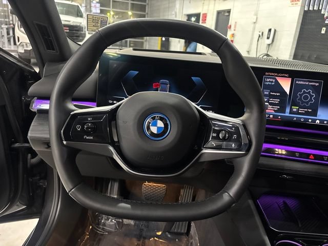 Used 2024 BMW i5 eDrive40i w/ Premium Package RWD image 29