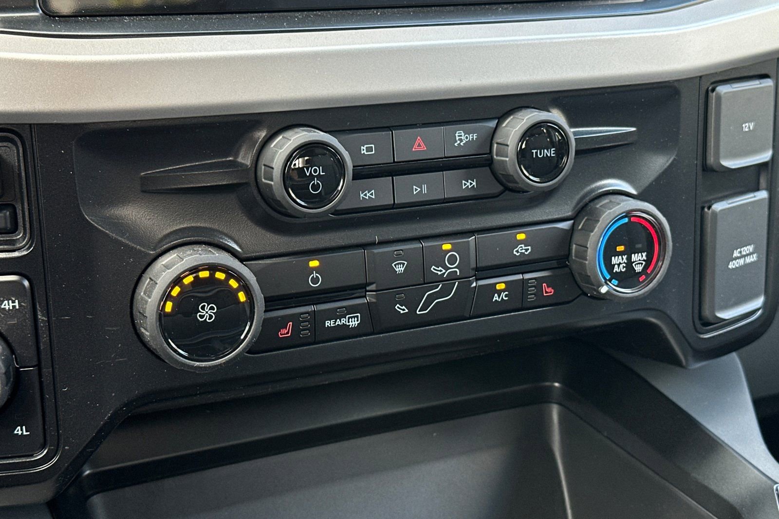 New 2026 Ford F250 XLT w/ XLT Premium Package AWD/4WD image 19