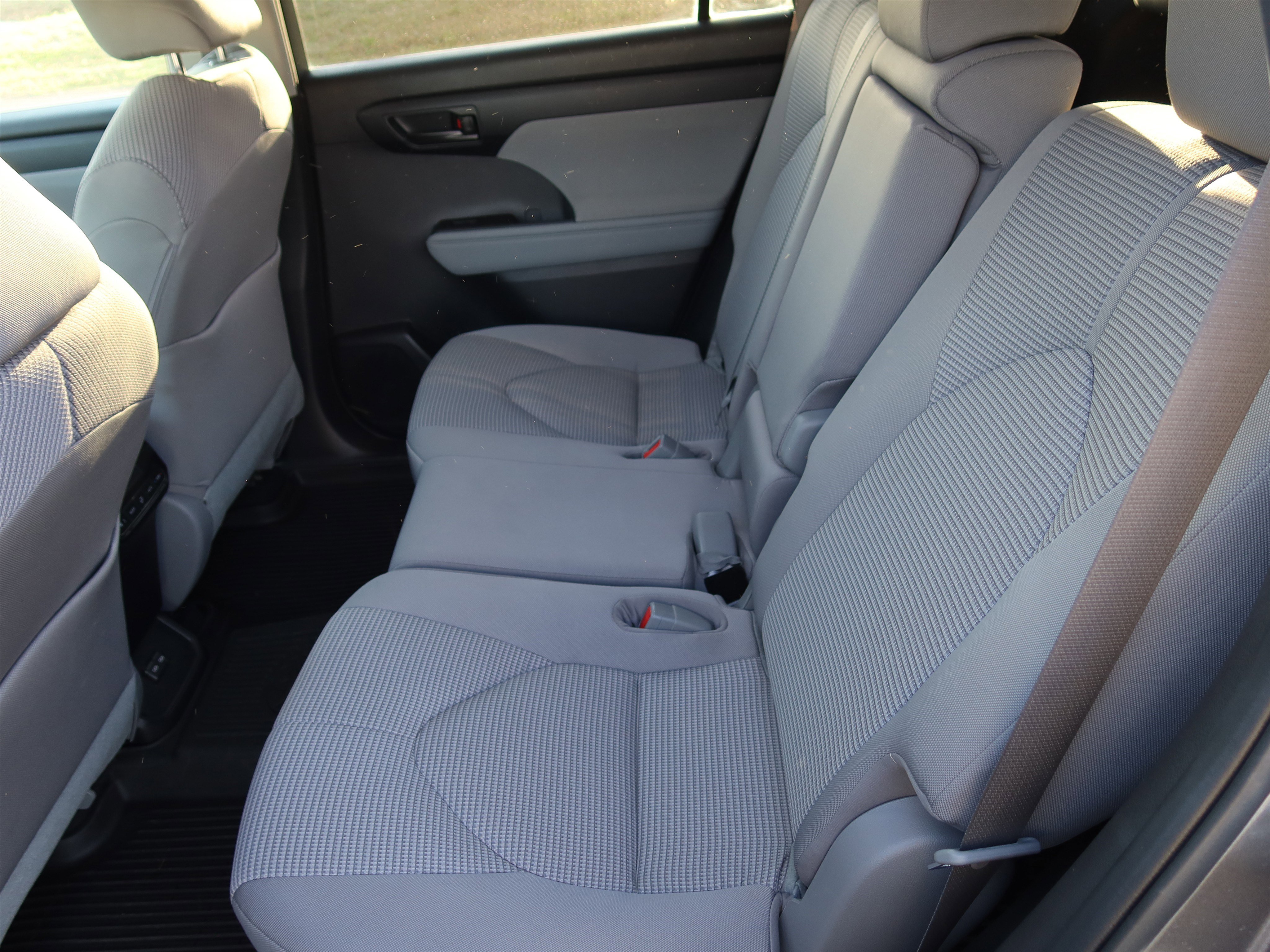 Used 2023 Toyota Highlander LE image 17