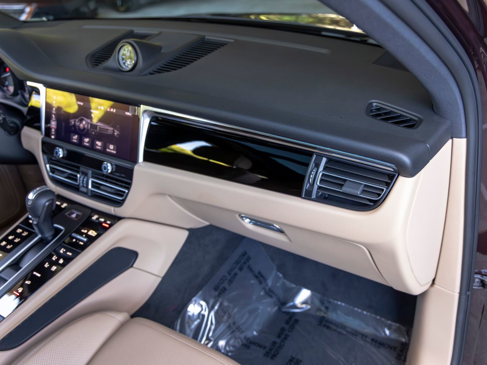 Certified 2026 Porsche Macan AWD/4WD image 57