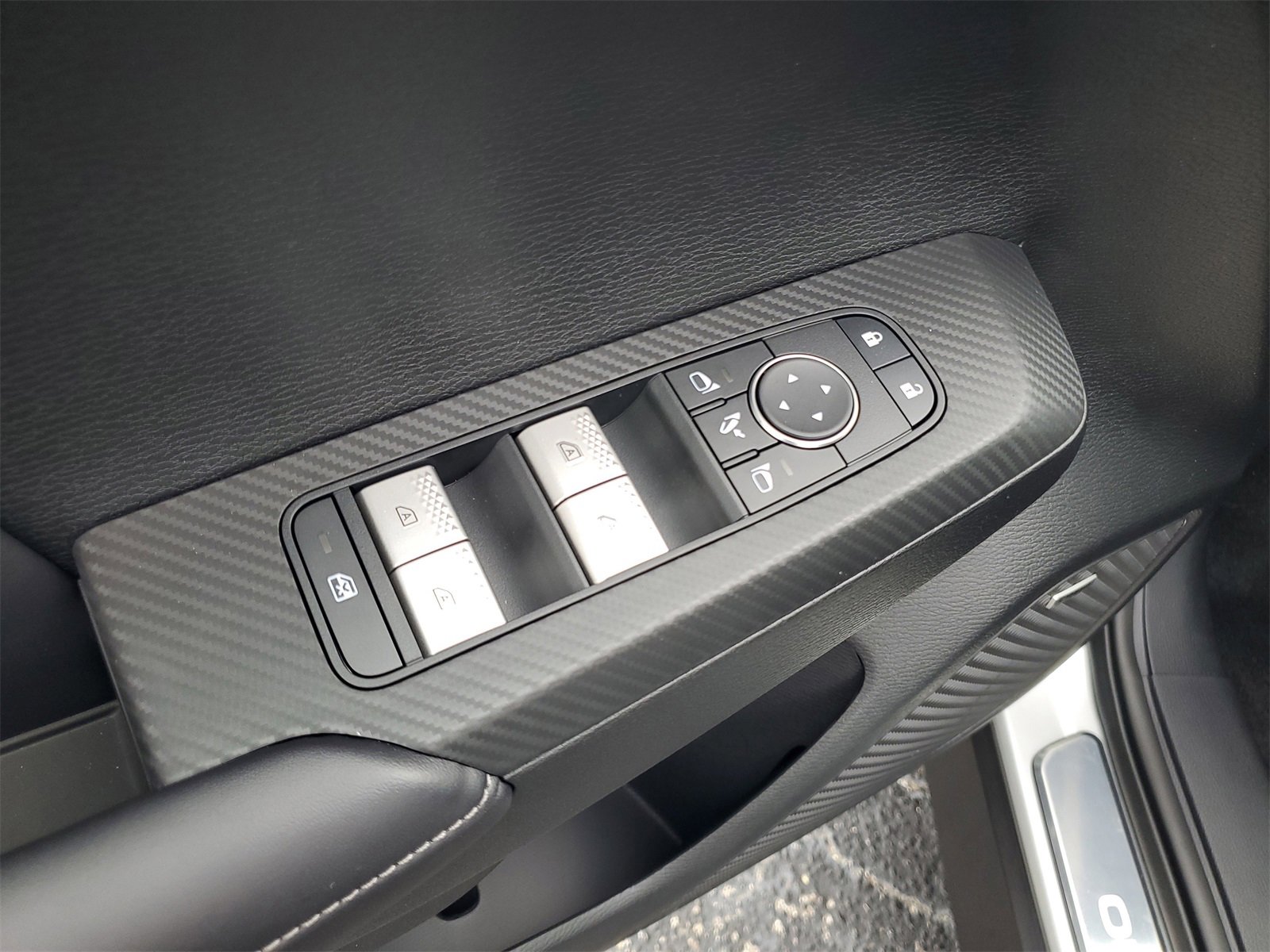 New 2026 Mitsubishi Outlander SE image 9