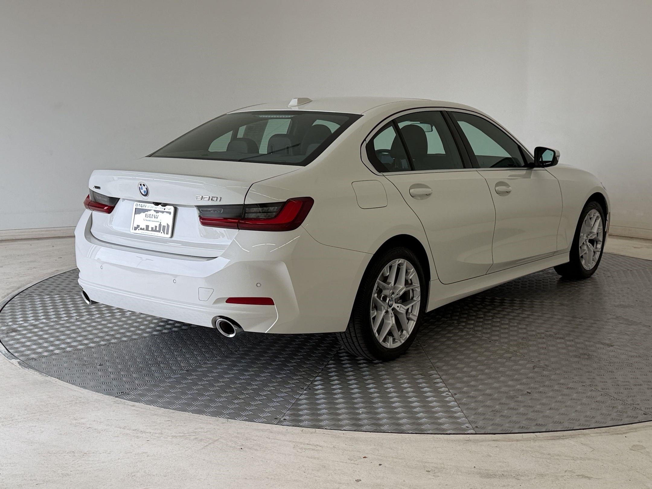 Used 2026 BMW 330i xDrive Sedan AWD/4WD image 9