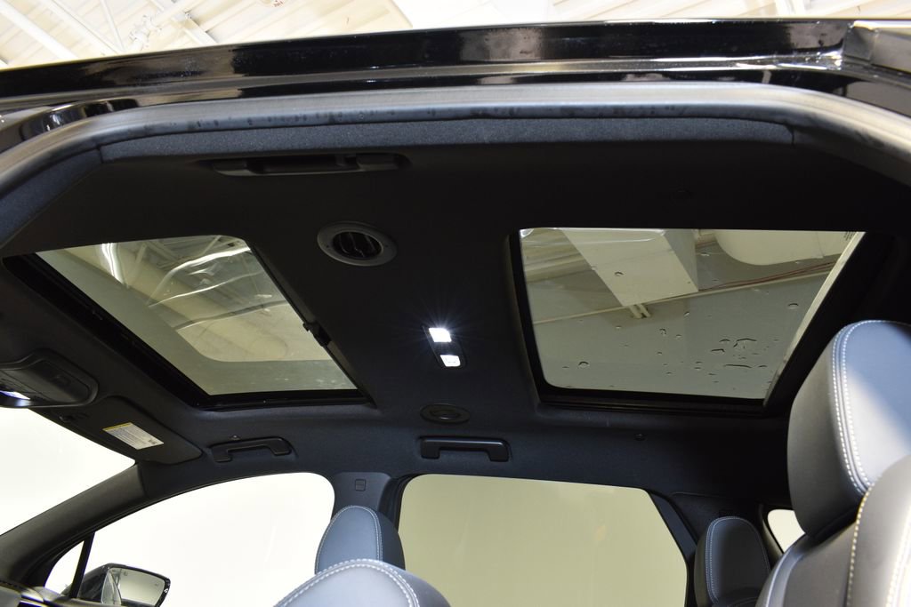 Used 2023 Buick Enclave Essence w/ Experience Buick Package image 4