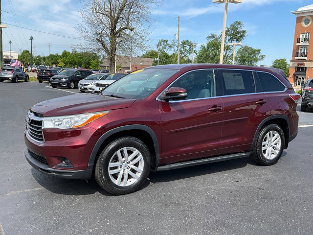 Used 2014 Toyota Highlander LE w/ Preferred Accessory Package AWD/4WD image 3