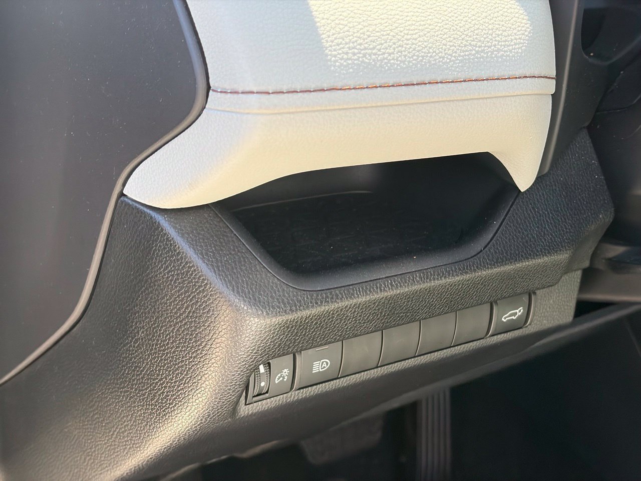 Used 2025 Toyota RAV4 XLE Premium FWD image 7