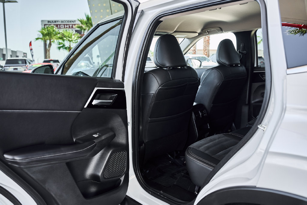 Used 2024 Mitsubishi Outlander SE AWD/4WD image 12