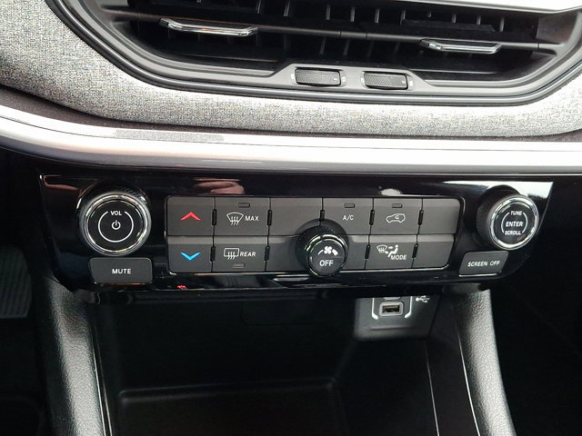 Used 2023 Jeep Compass Latitude image 15