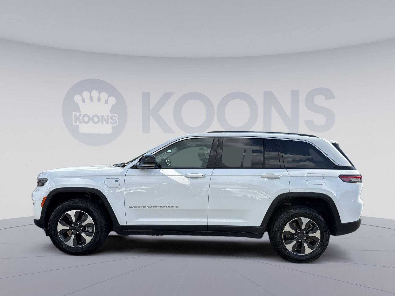 Used 2024 Jeep Grand Cherokee Limited 4xe AWD/4WD image 2