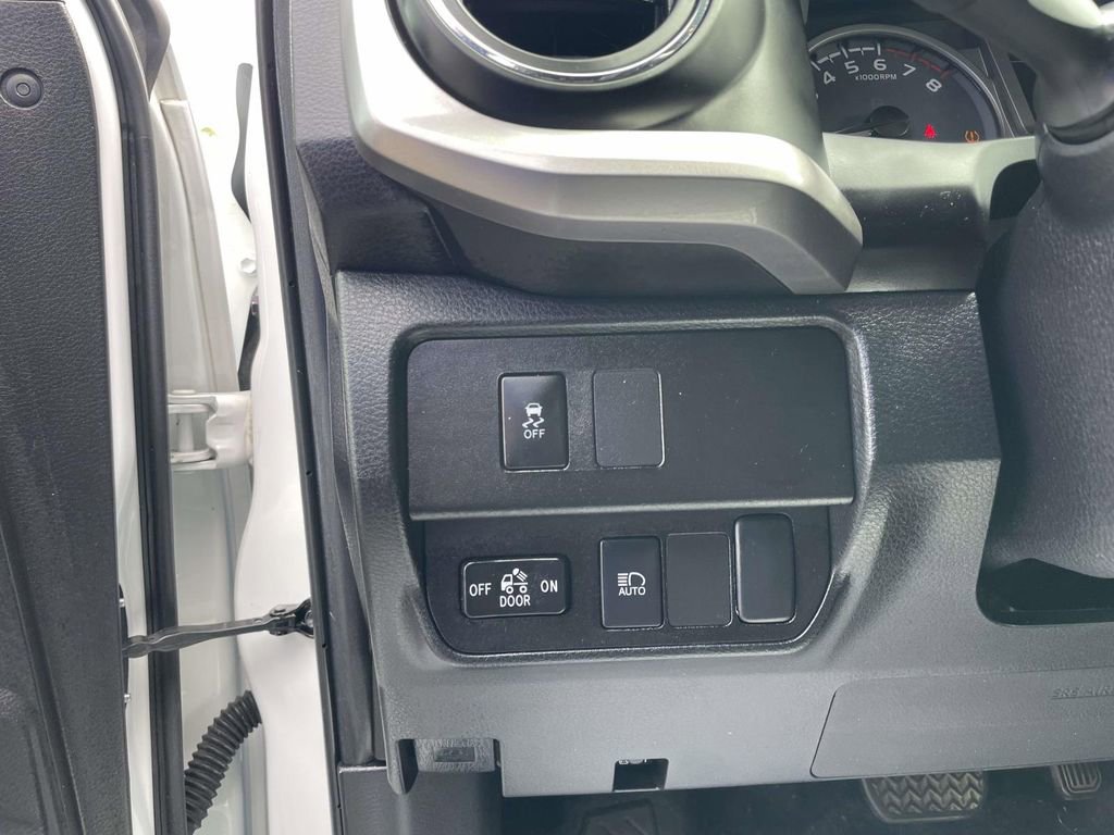 Used 2023 Toyota Tacoma SR5 w/ Technology Package image 30