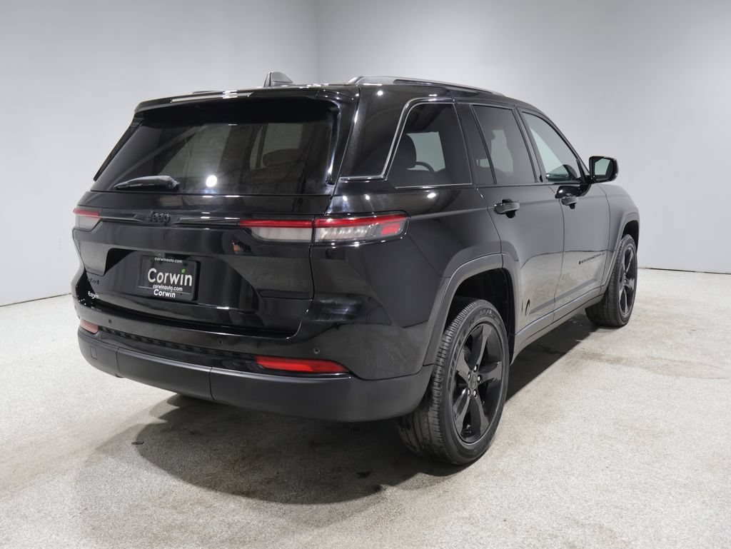 Used 2023 Jeep Grand Cherokee Altitude AWD/4WD image 2