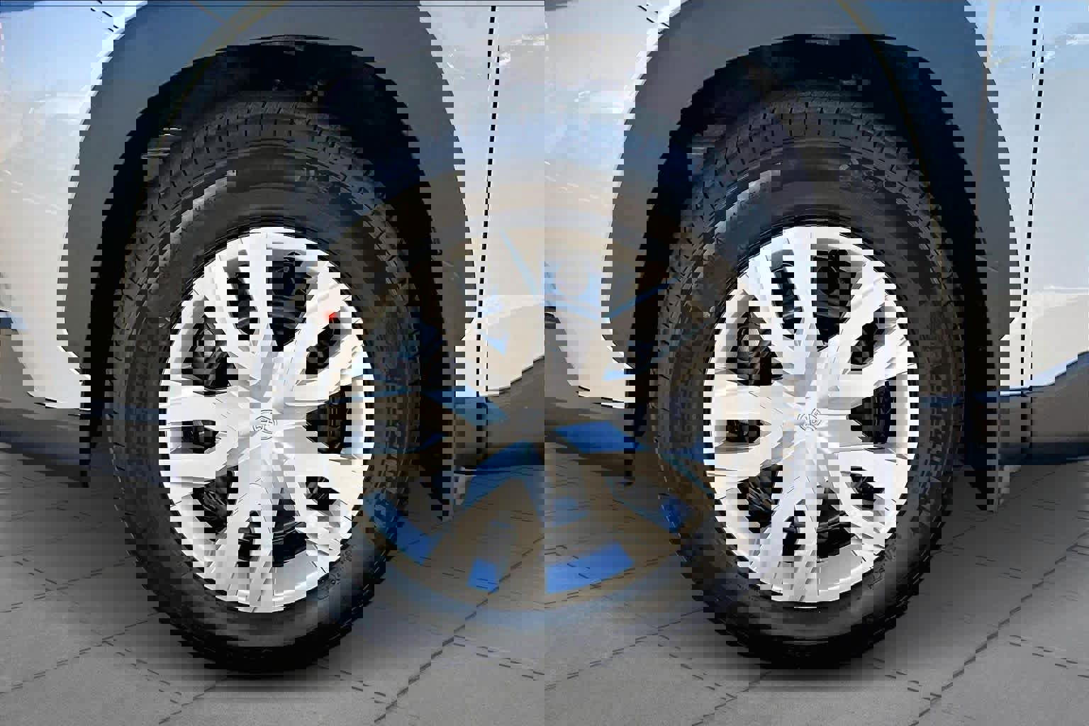 Used 2026 Toyota Corolla Cross L image 10