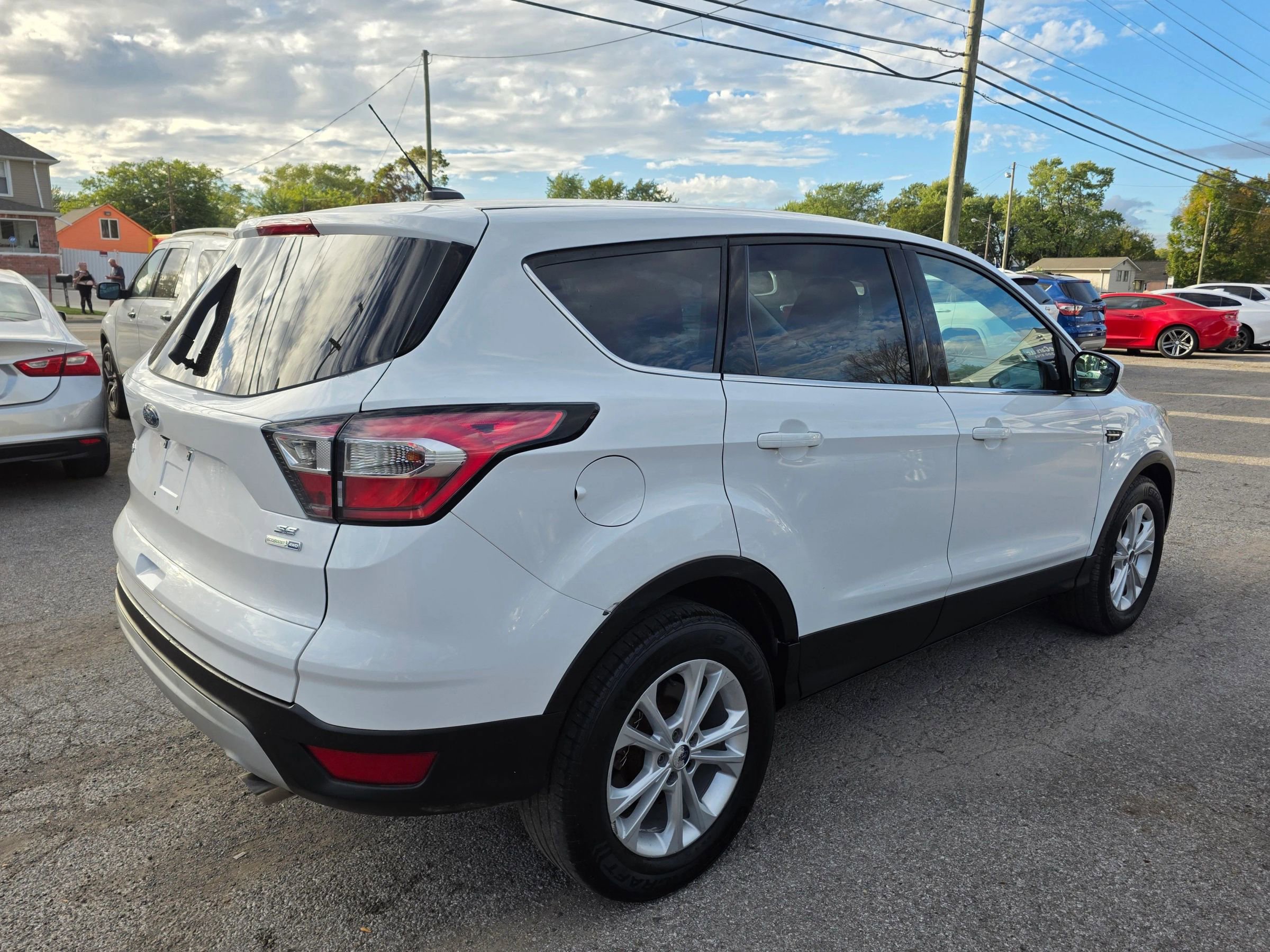 Used 2017 Ford Escape SE image 4