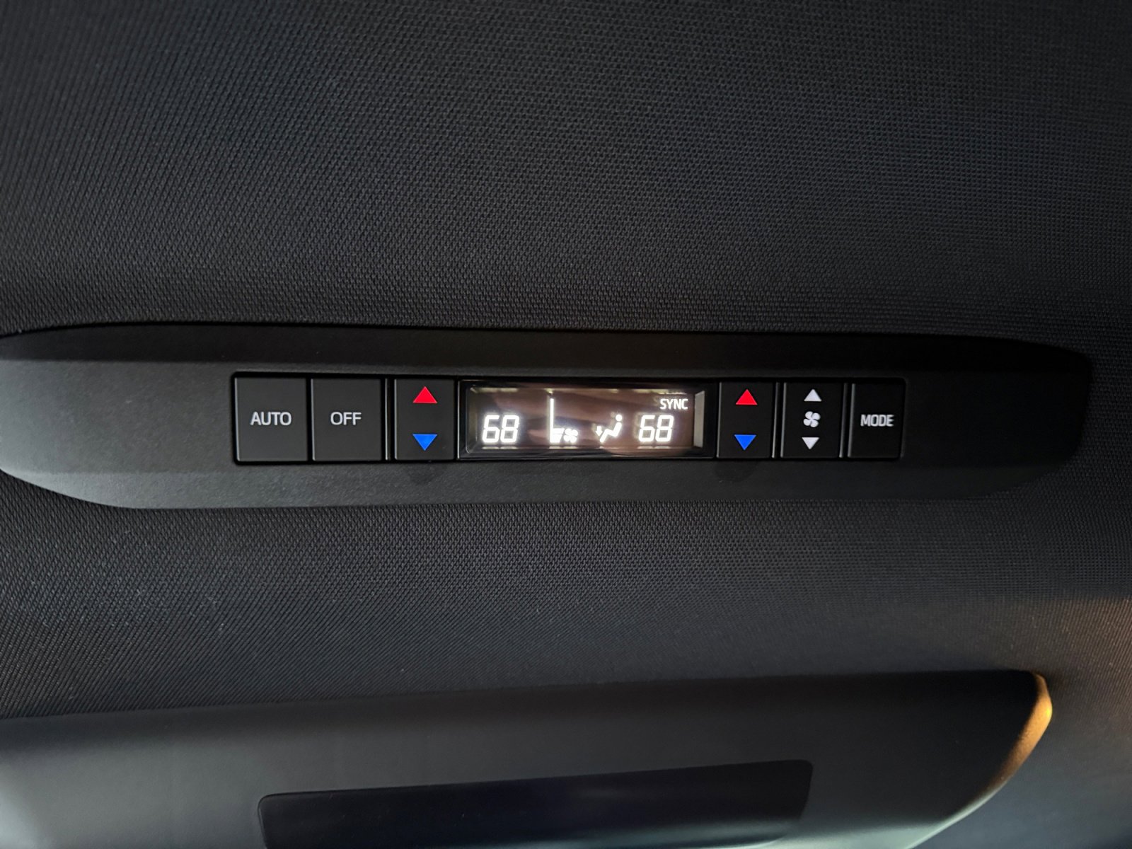 Used 2025 Toyota Sienna XLE Woodland Edition image 30