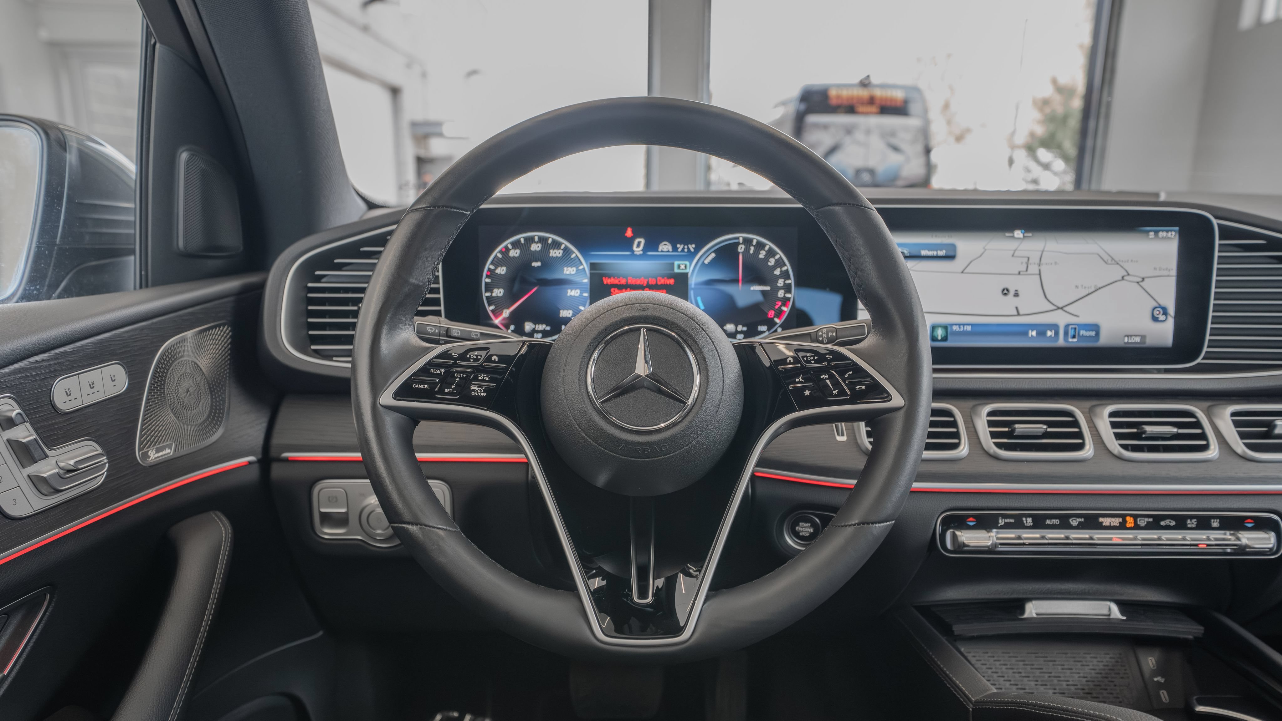 Certified 2025 Mercedes-Benz GLE 450e 4MATIC image 9