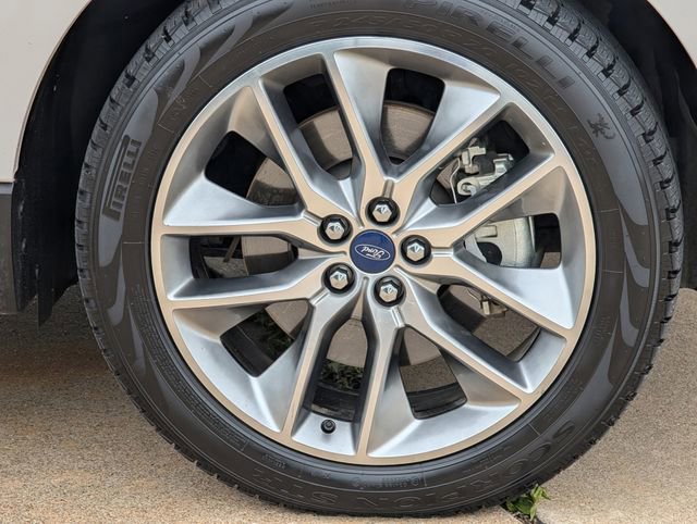Used 2018 Ford Edge Titanium w/ Equipment Group 301A FWD image 10