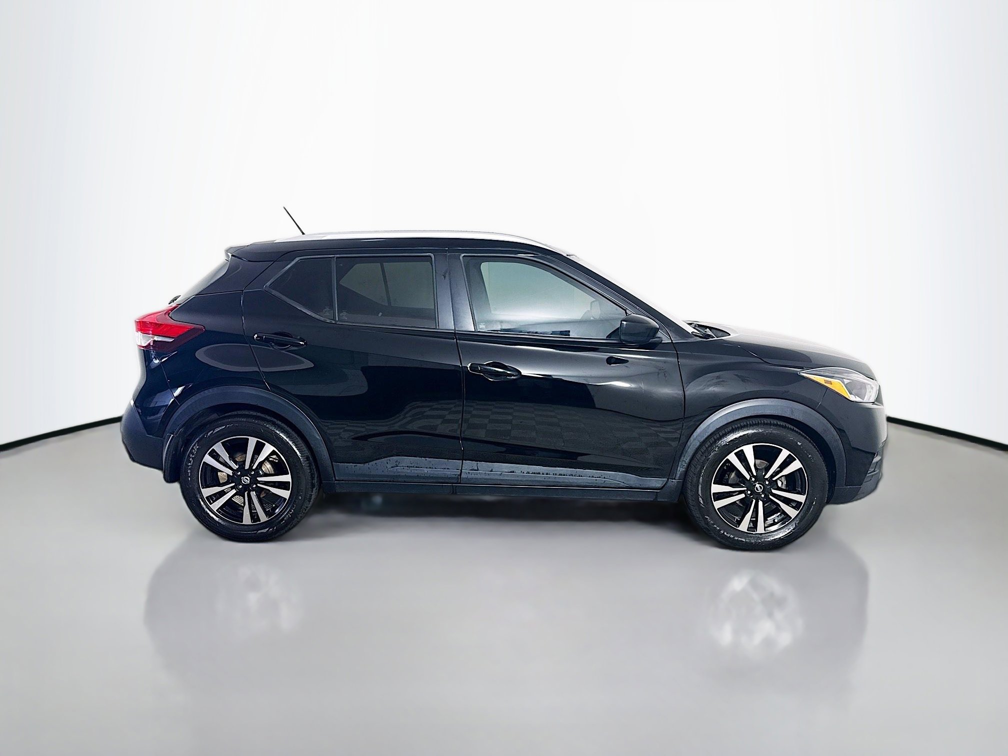 Used 2018 Nissan Kicks SV FWD image 11