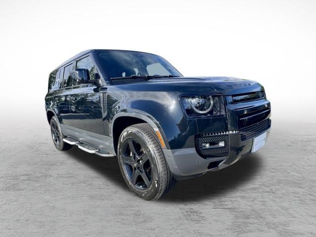 Used 2023 Land Rover Defender 130 SE AWD/4WD image 3