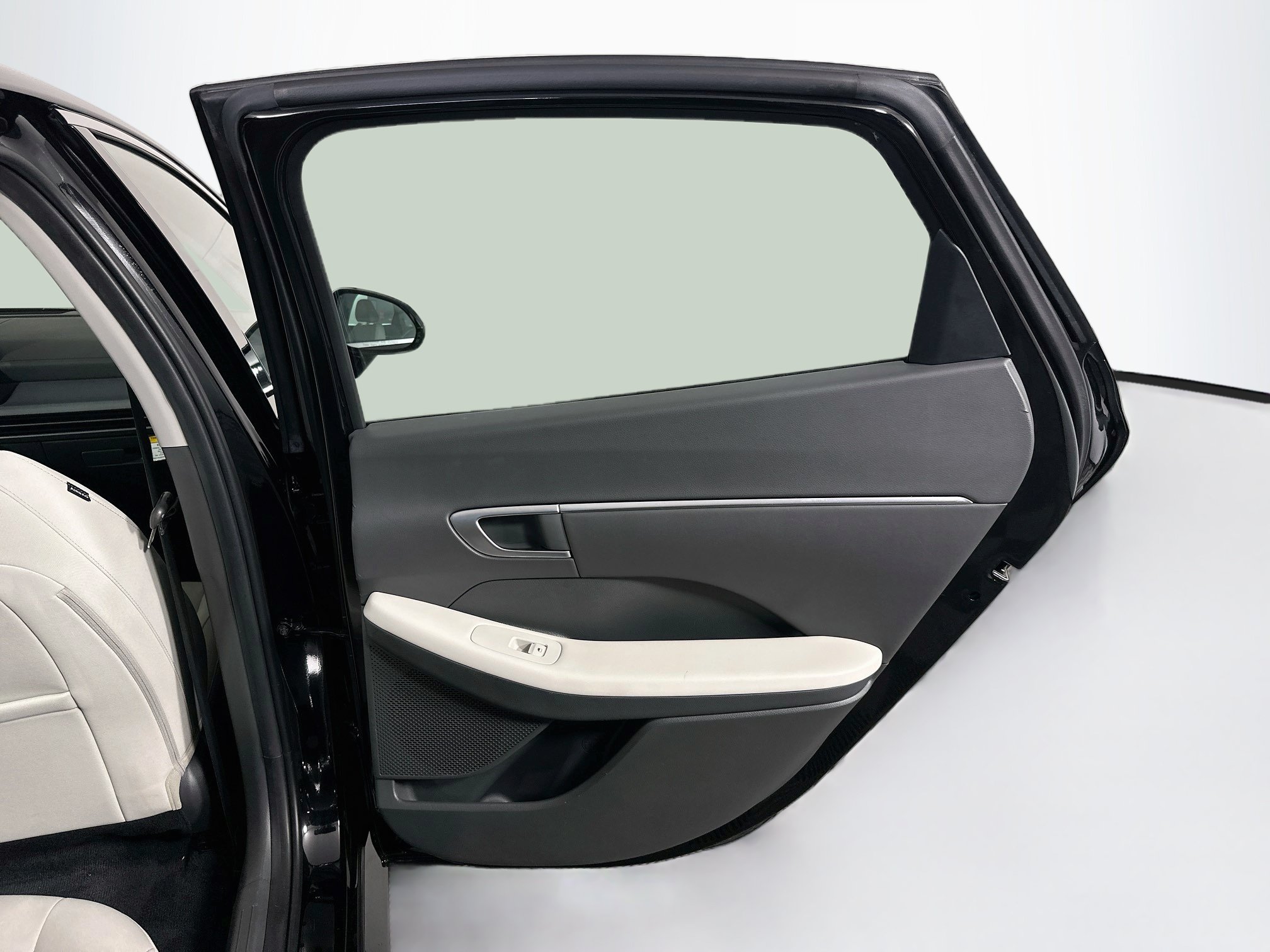 Used 2025 Hyundai Sonata SEL FWD image 28
