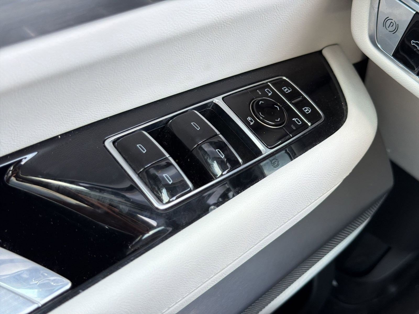 Certified 2026 Cadillac Vistiq Luxury image 12