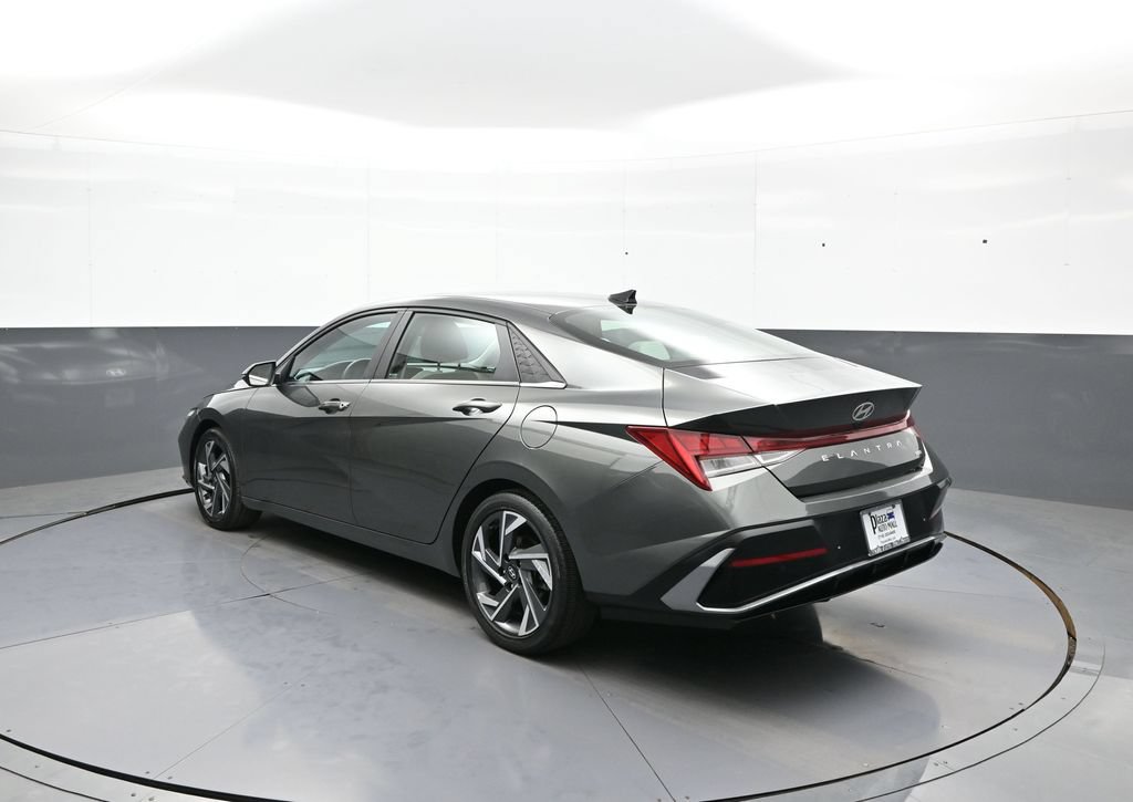 Used 2024 Hyundai Elantra Limited FWD image 8