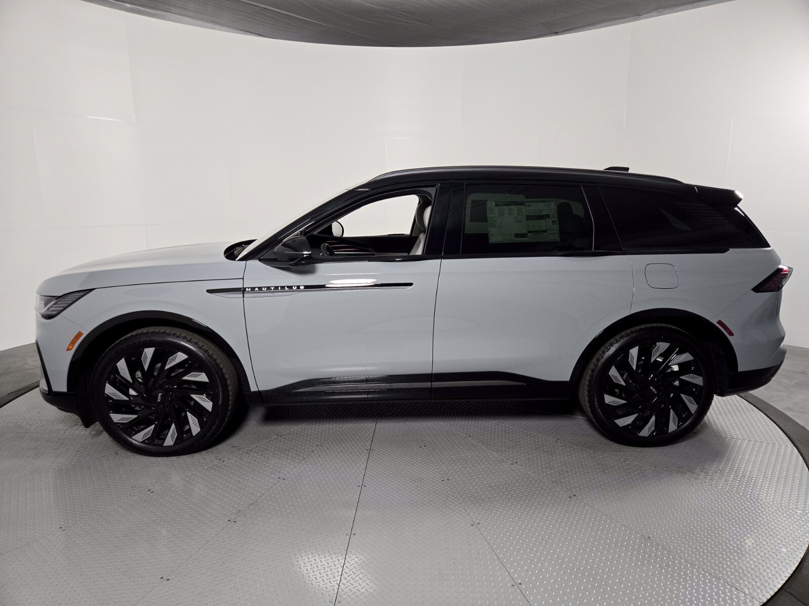 New 2026 Lincoln Nautilus Reserve w/ Jet Appearance Package AWD/4WD image 8