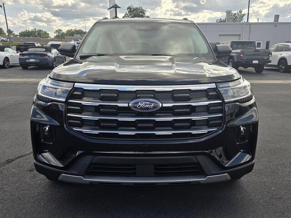 Used 2025 Ford Explorer Active w/ Active Comfort Package RWD image 3