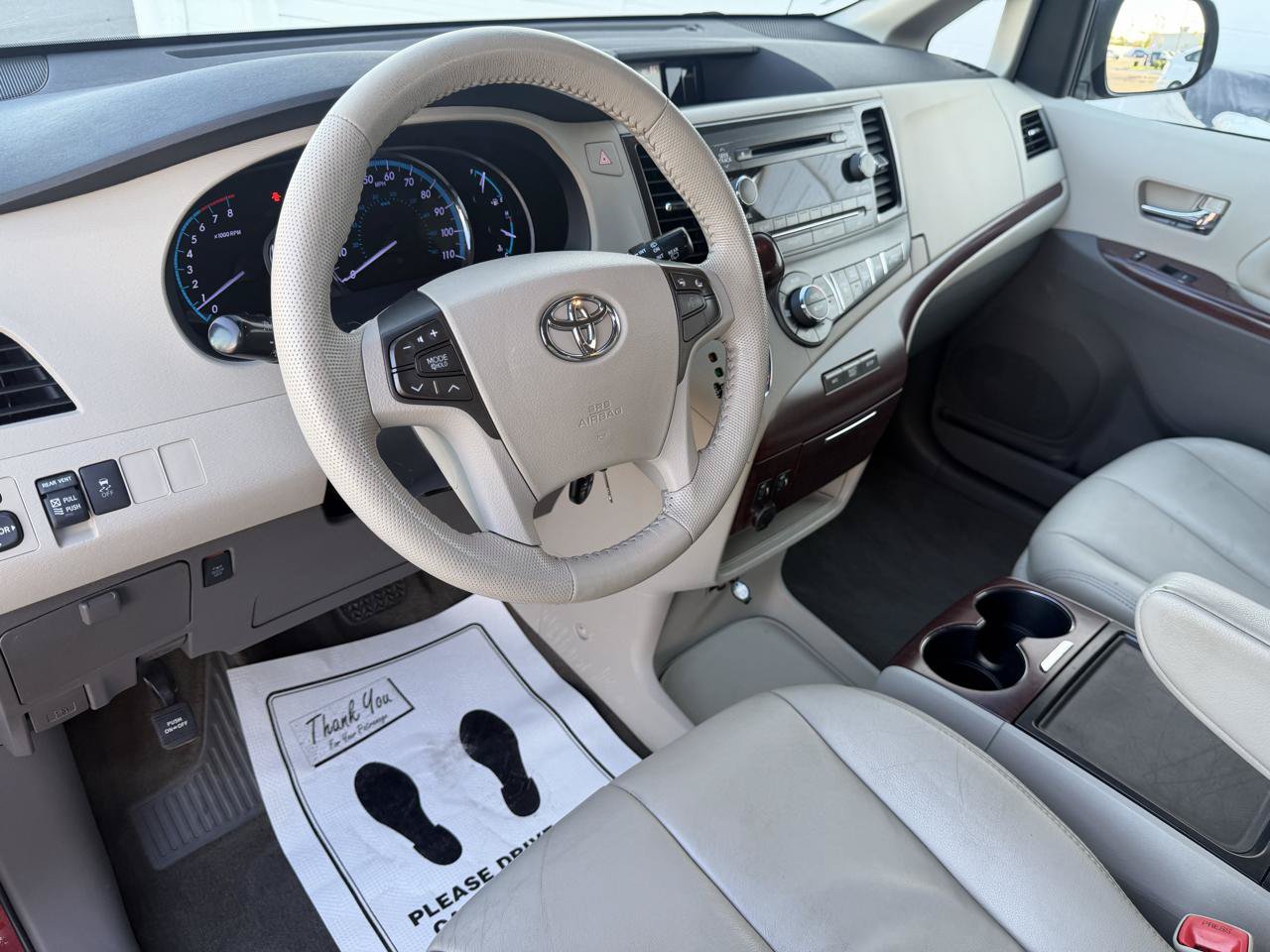 Used 2012 Toyota Sienna XLE FWD image 9