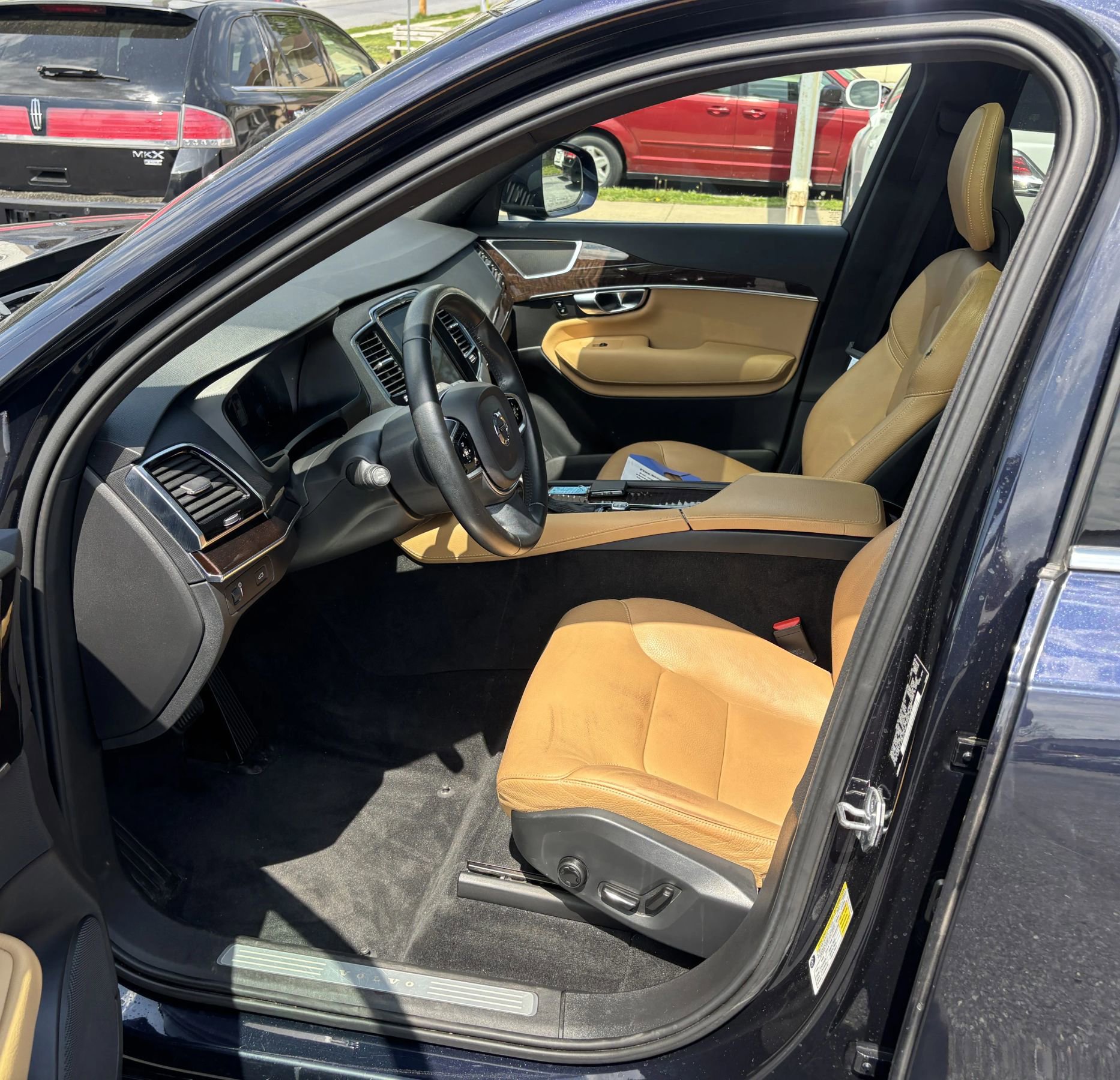 Used 2017 Volvo XC90 T6 Momentum w/ Vision Package AWD/4WD image 18