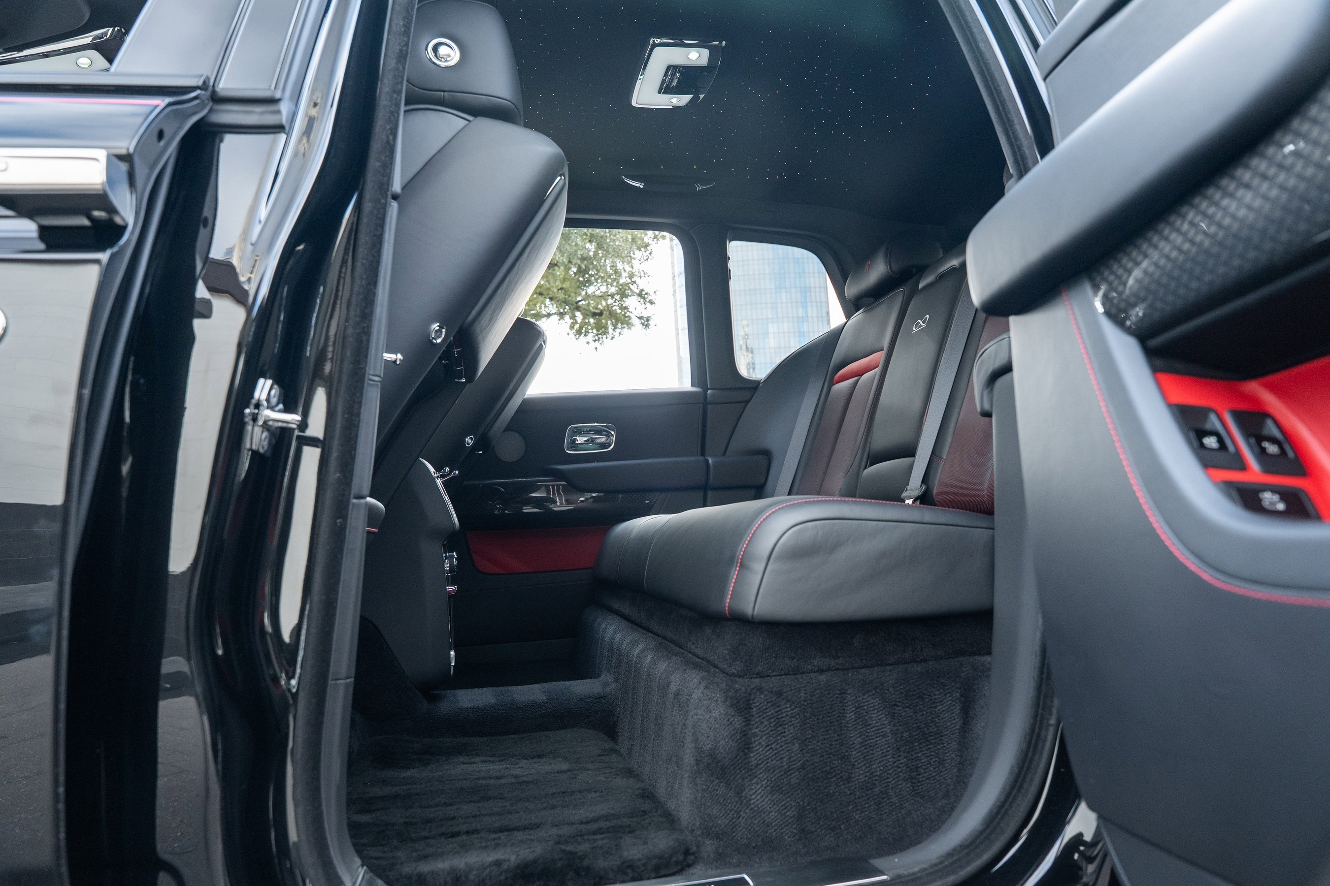 Certified 2024 Rolls-Royce Cullinan Black Badge image 44