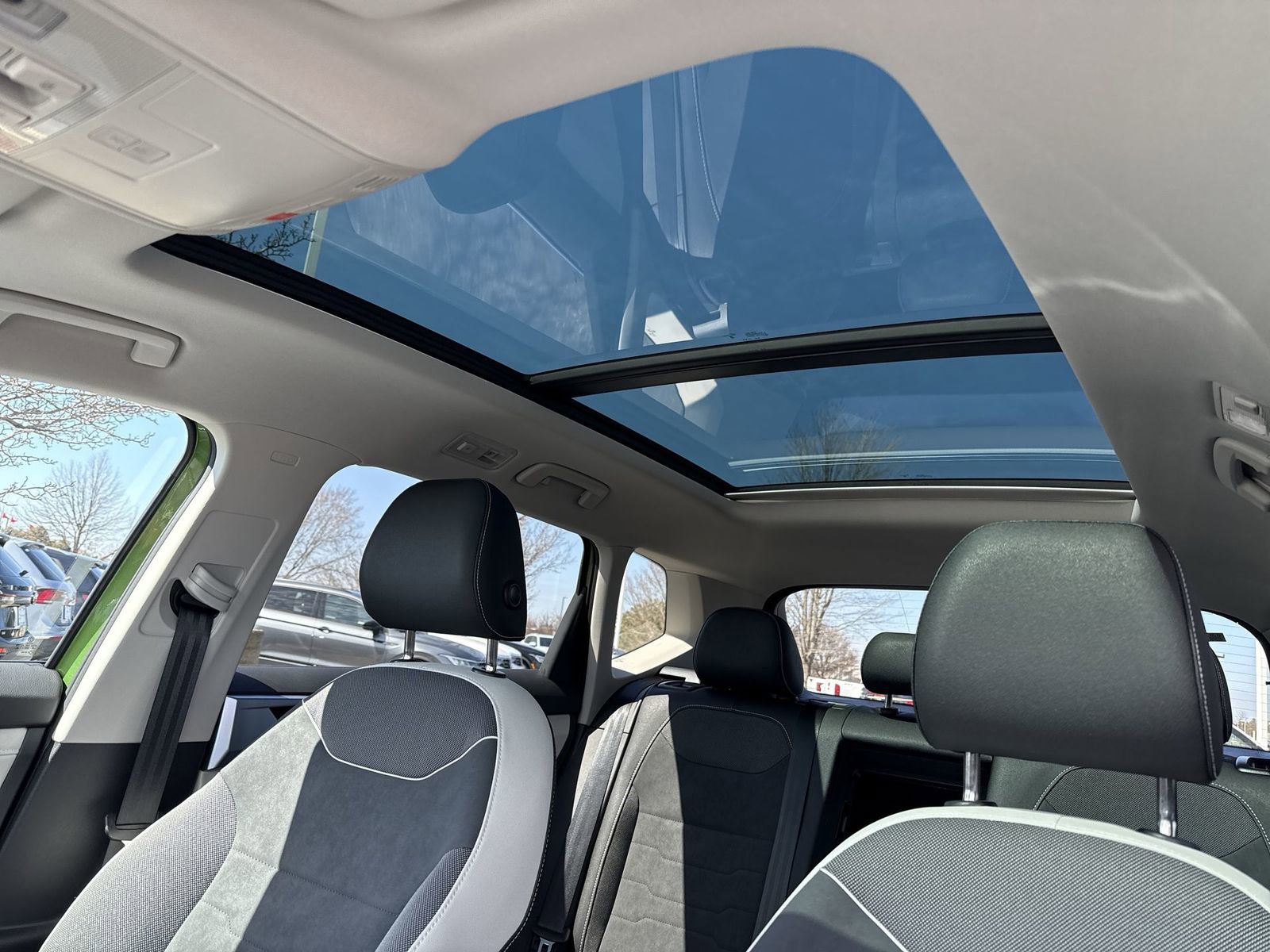 Used 2025 Volkswagen Taos SE AWD/4WD image 24