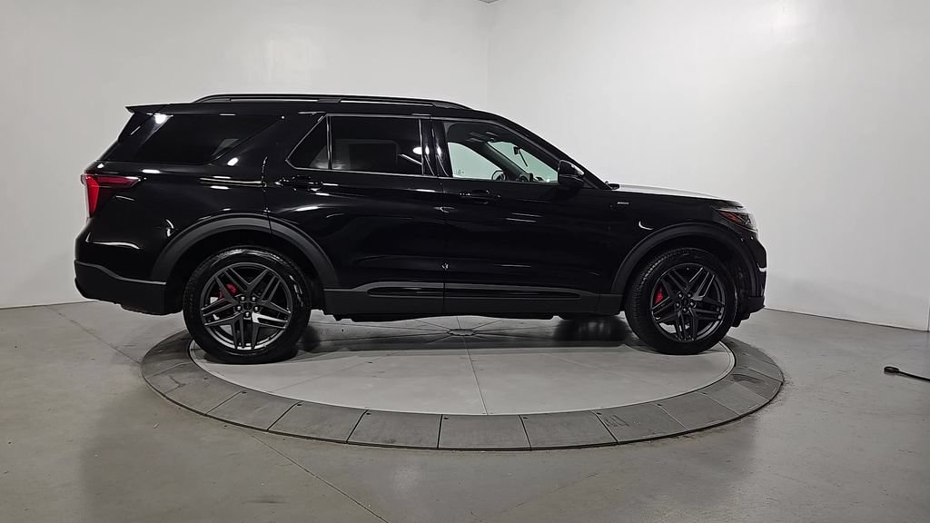 Used 2025 Ford Explorer ST-Line w/ ST-Line Street Pack AWD/4WD image 7