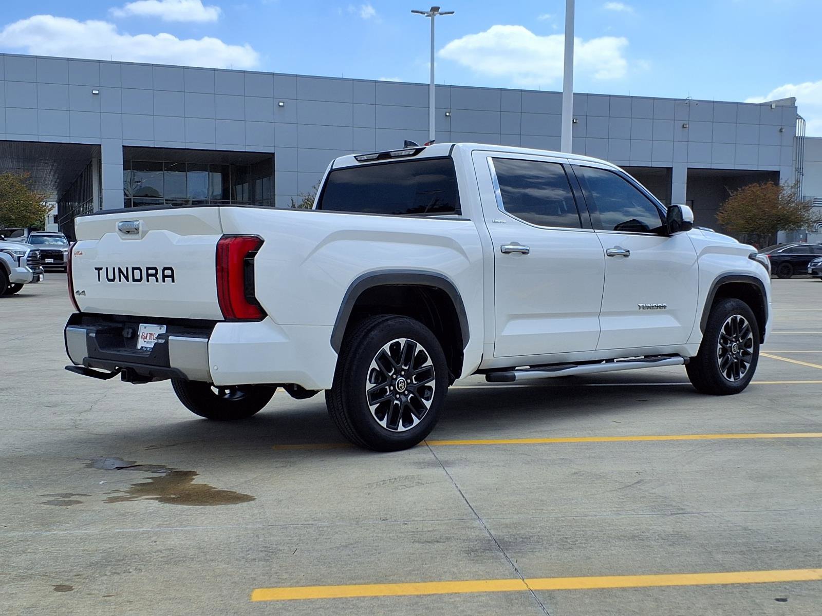 Used 2023 Toyota Tundra Limited w/ Power Package image 5