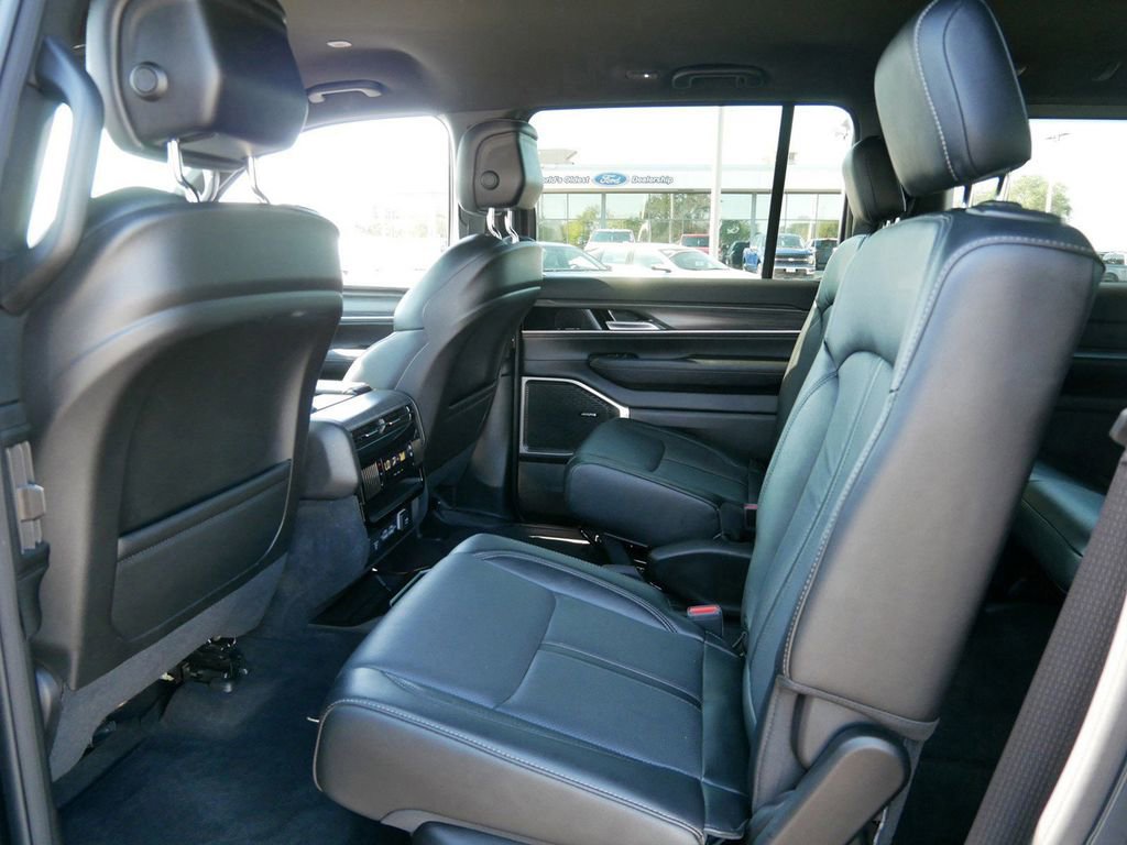 Used 2023 Jeep Wagoneer Series III w/ Flexible Seating Group image 11