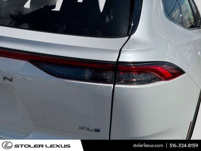 Used 2025 Toyota Crown Signia AWD/4WD image 13