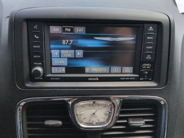 Used 2014 Chrysler Town & Country Touring-L w/ Driver Convenience Group FWD image 15