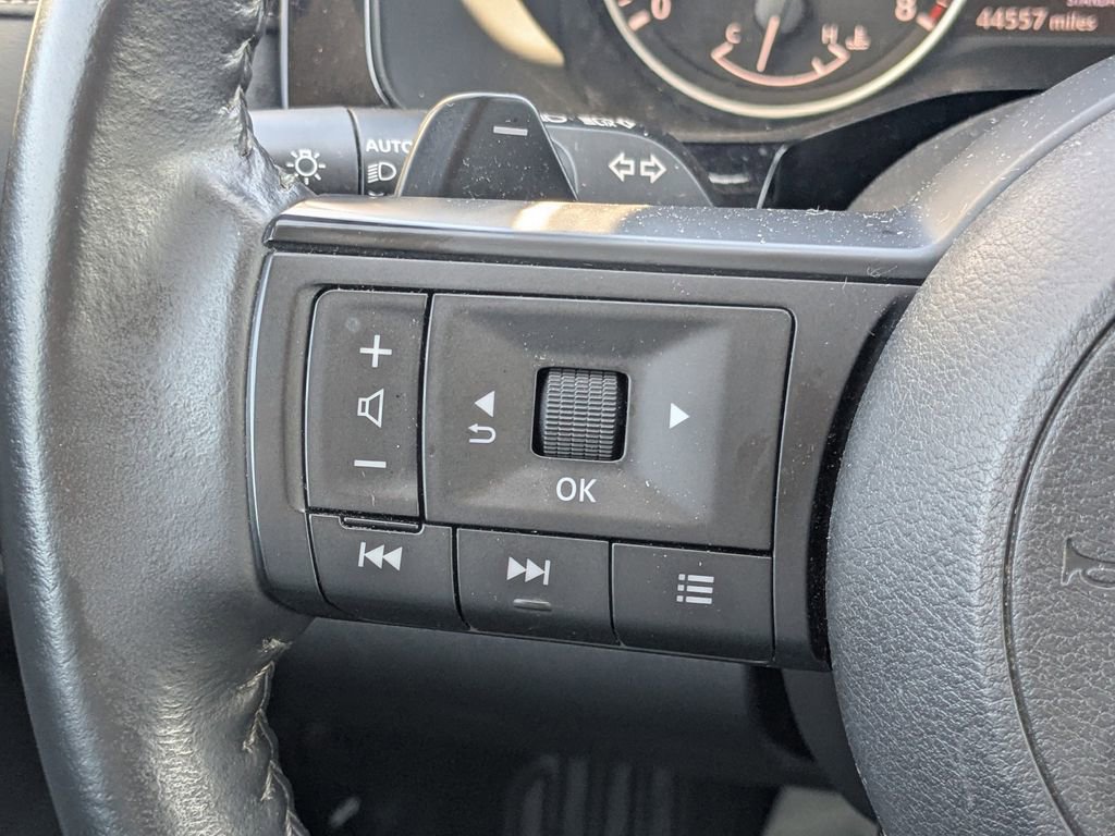 Used 2025 Nissan Pathfinder SV image 23
