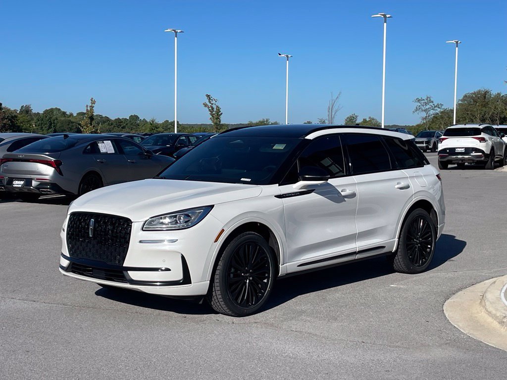 Used 2023 Lincoln Corsair Reserve w/ Equipment Group 201A AWD/4WD image 4