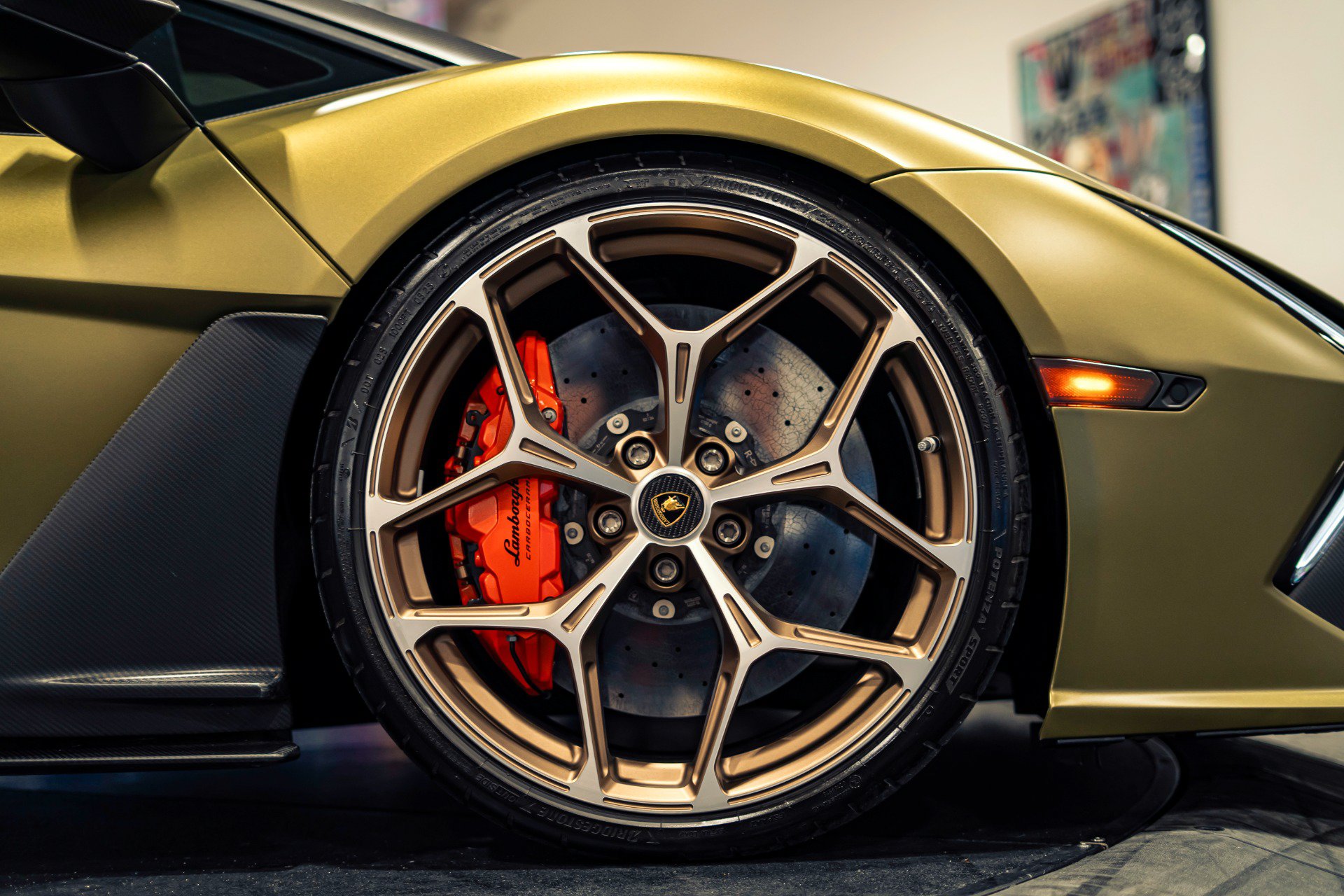 Used 2025 Lamborghini Revuelto AWD/4WD image 5