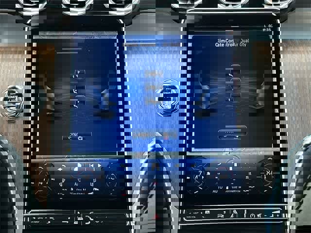 Used 2025 Mercedes-Benz GLC 300 4MATIC image 15