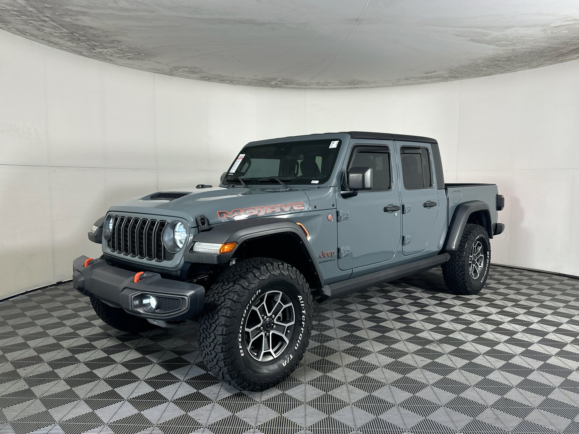 Used 2024 Jeep Gladiator Mojave w/ Convenience Group AWD/4WD image 7