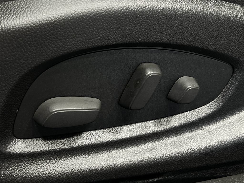 Used 2015 Chevrolet Impala LTZ FWD image 19