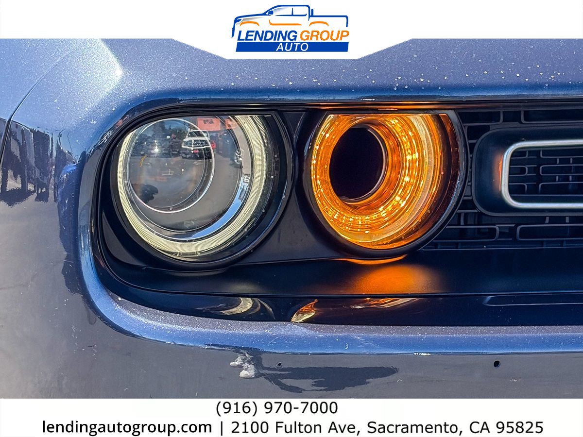 Used 2016 Dodge Challenger SXT RWD image 7