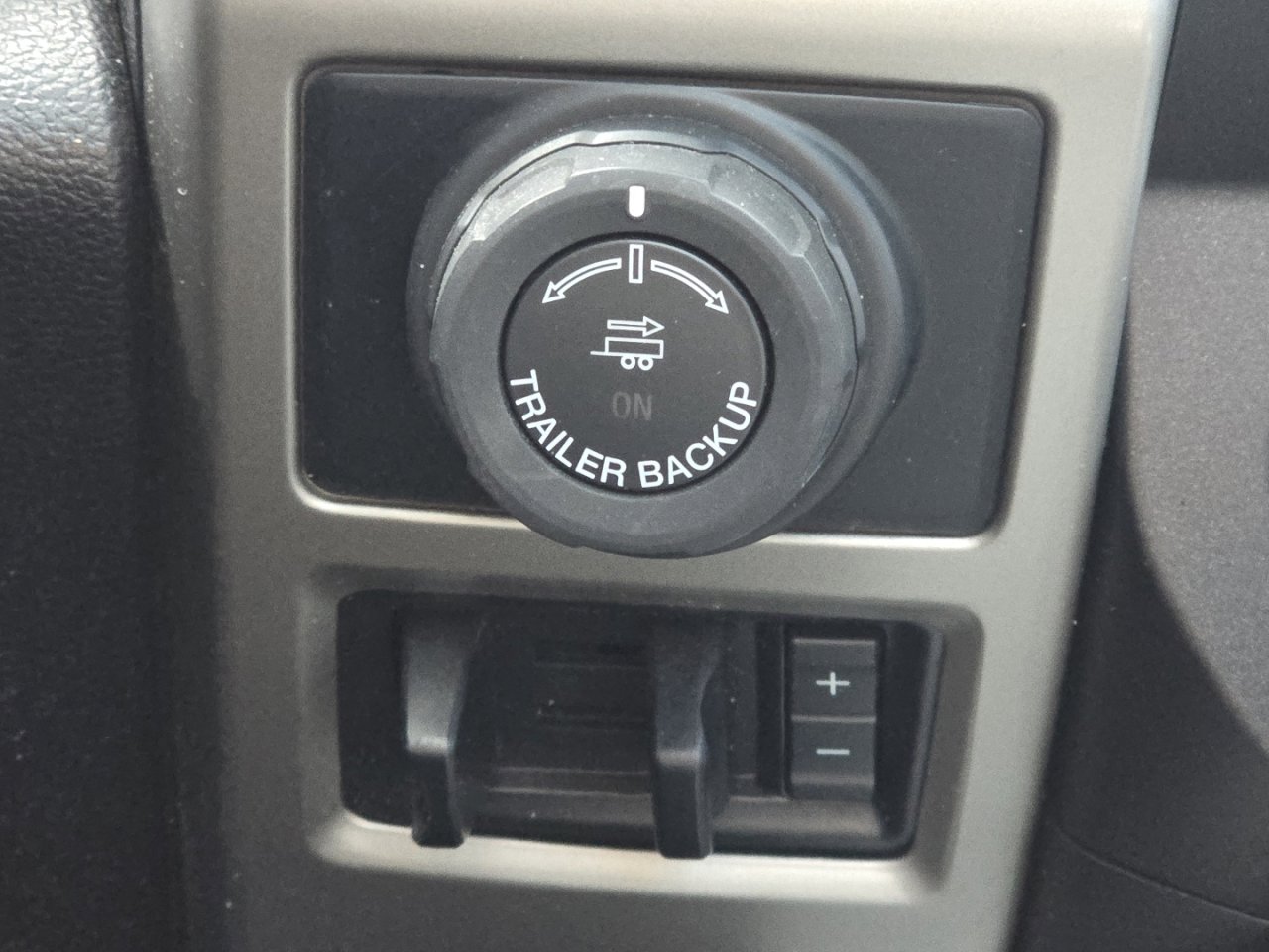 Used 2017 Ford F150 Lariat w/ Equipment Group 502A Luxury image 9