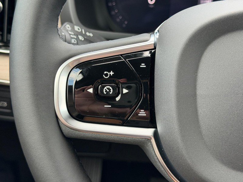 New 2026 Volvo XC90 B6 Plus w/ Protection Package Premier AWD/4WD image 10
