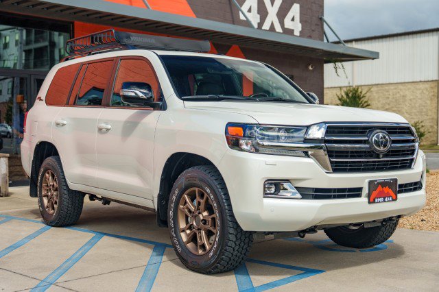 Used 2021 Toyota Land Cruiser Heritage Edition image 3