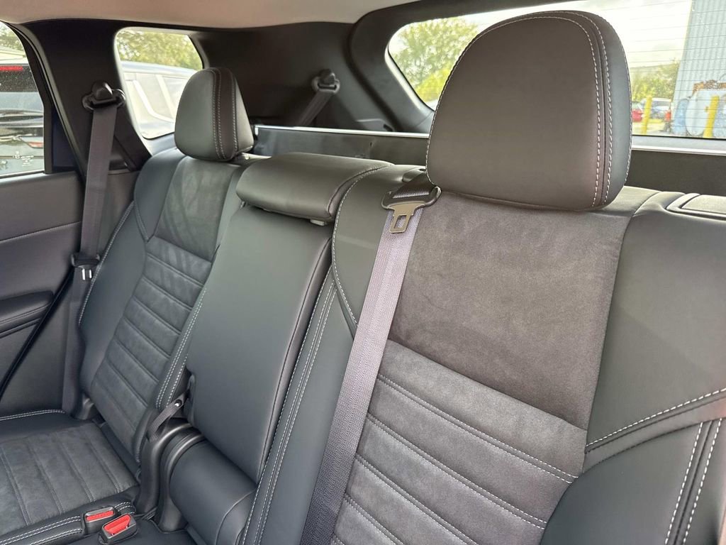 New 2026 Mitsubishi Outlander SE image 13